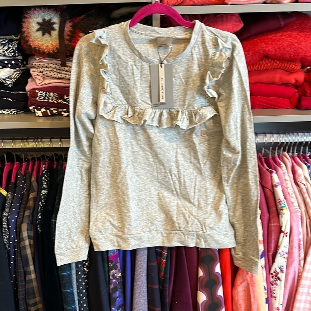 Vera Moda gray long sleeve t shirt with ruffles. Size XS NWT